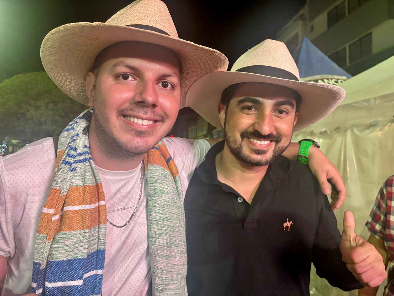 Equipo de ODEION con artistas tras bastidores en un evento en Colombia 14